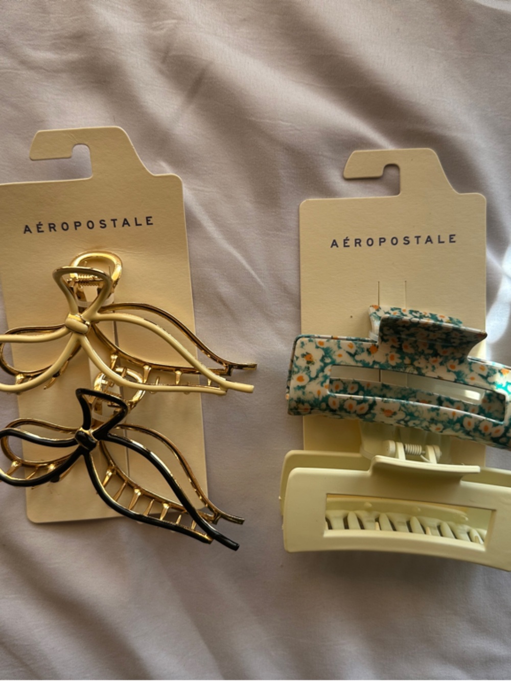 Aéropostale Hair Clip Bundle Set of 4 Bow & Claw Clips Trendy Neutral Floral NWT - Picture 3 of 7